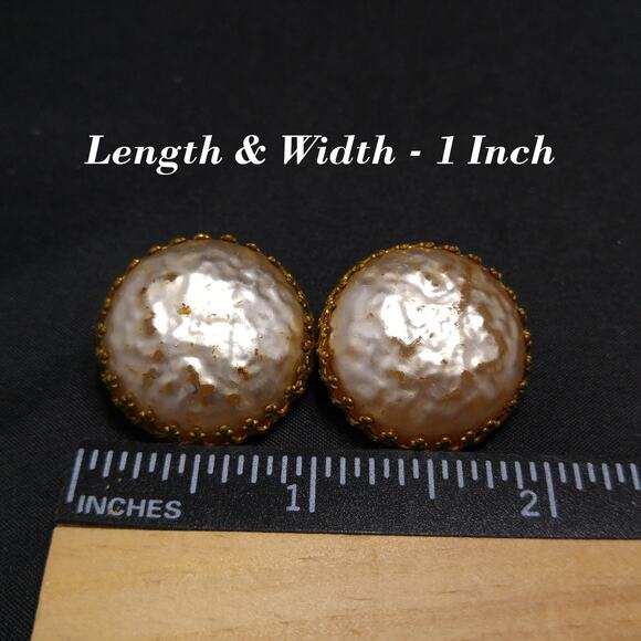 Miriam Haskell Faux Baroque Pearl Button Style Clip Earrings, 1950s Vintage - Picture 4 of 10